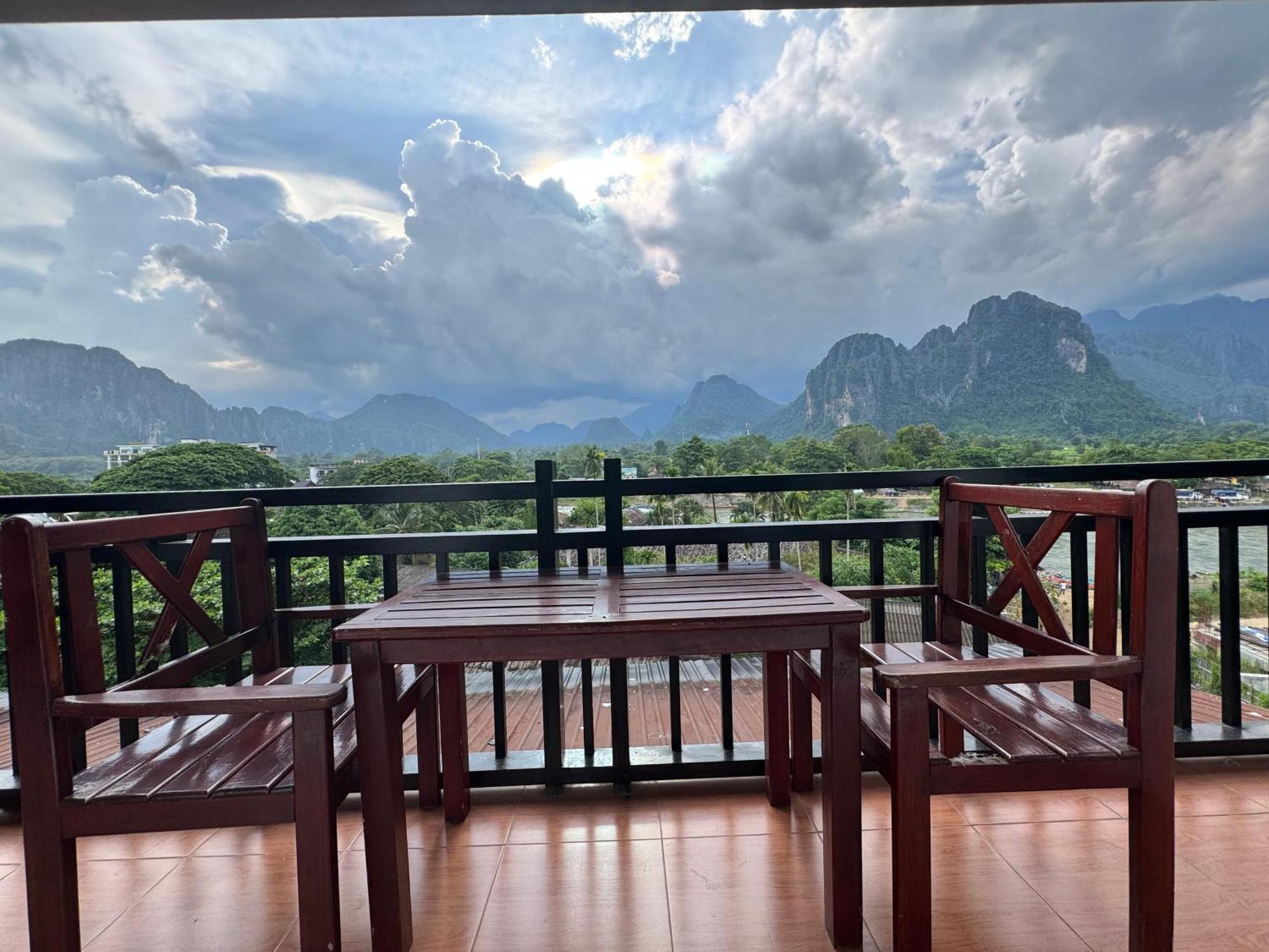 Vang Vieng Santara Backpackers Hostel Eksteriør bilde